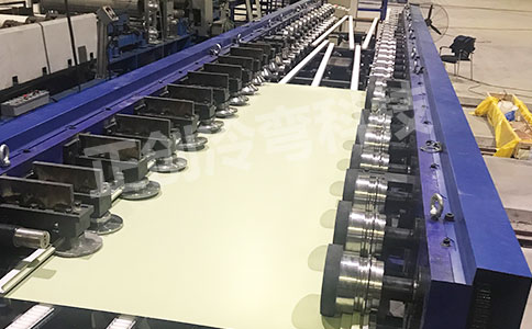 PU聚氨酯巖棉彩鋼夾芯板生產線