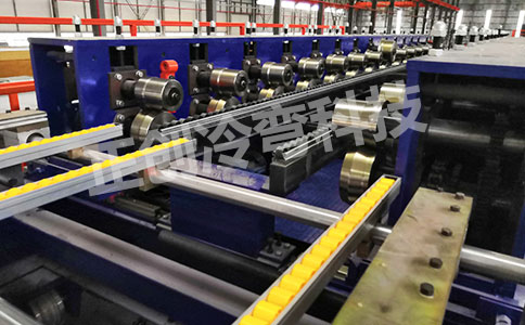 半自動PU發泡板成型機設備