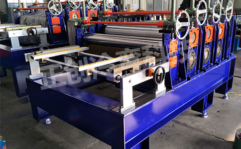 PU封邊巖棉彩鋼夾芯板設備