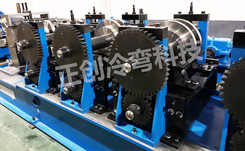 汽車(chē)車(chē)廂板設(shè)備為